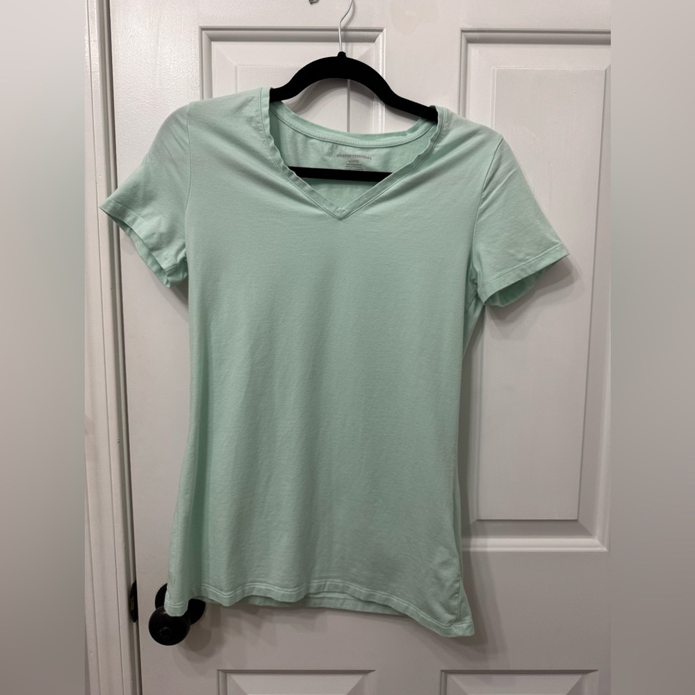 ⭐️Lot of 4 t-shirts in size S - Picture 2 of 9